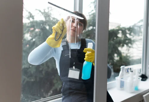 Nettoyage de vitres intérieures et extérieures à Cuguen